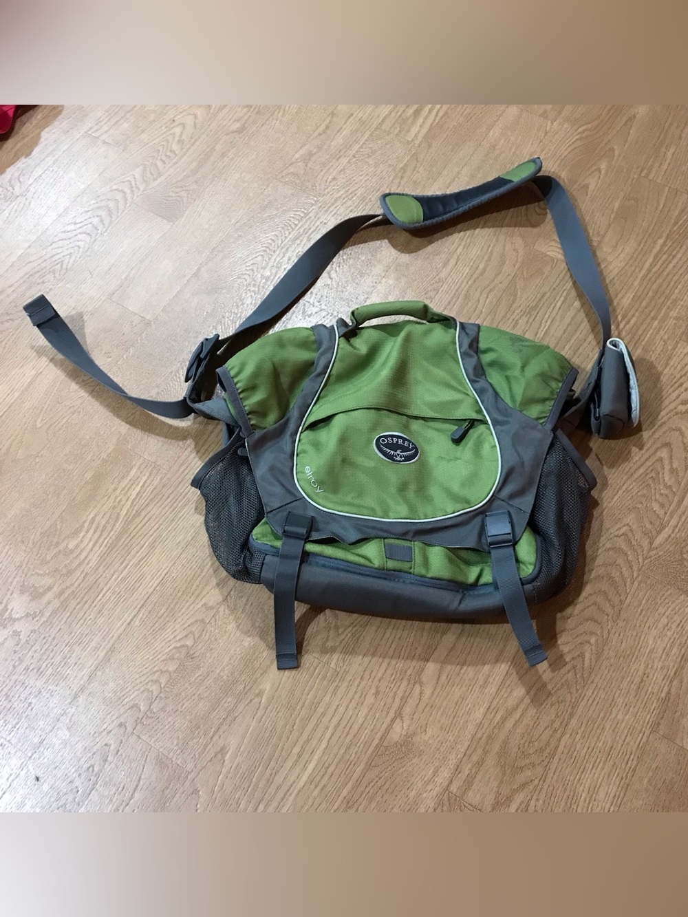 Osprey ReSource Elroy Green and gray Laptop Messenger Bag